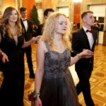 16.01.2016 Kielce. Studniówka w I Ogólnokształcącym Liceum Akademickim im. Janiny Kossakowskiej - Dębickiej w WDK. / Jarosław Kubalski / Radio Kielce