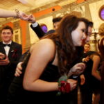 16.01.2016 Kielce. Studniówka w I Ogólnokształcącym Liceum Akademickim im. Janiny Kossakowskiej - Dębickiej w WDK. / Jarosław Kubalski / Radio Kielce