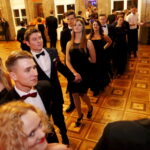 16.01.2016 Kielce. Studniówka w I Ogólnokształcącym Liceum Akademickim im. Janiny Kossakowskiej - Dębickiej w WDK. / Jarosław Kubalski / Radio Kielce