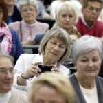 20.01.2016 Kielce. Kielecki Uniwersytet III Wieku „Ponad czasem” zainaugurował pierwszy rok akademicki. / Jarosław Kubalski / Radio Kielce