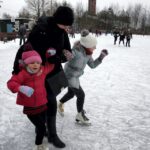 22.01.2016 Kielce. Lodowisko przy ulicy Szczecińskiej. / Jarosław Kubalski / Radio Kielce