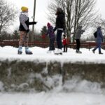 22.01.2016 Kielce. Lodowisko przy ulicy Szczecińskiej. / Jarosław Kubalski / Radio Kielce