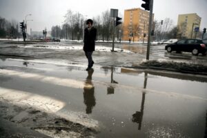 Kielce. Skrzyżowanie Al. Tysiąclecia z al. Solidarności i ulica Domaszowską. / Jarosław Kubalski / Radio Kielce