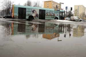 Kielce. Skrzyżowanie Al. Tysiąclecia z al. Solidarności i ulica Domaszowską. / Jarosław Kubalski / Radio Kielce