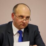 28.01.2016 Suchedniów. Sesja Rady Miasta w w Suchedniowskim Ośrodku Kultury „Kuźnica”. Burmistrz Cezary Błach. / Jarosław Kubalski / Radio Kielce