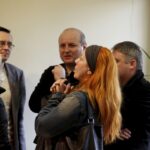 28.01.2016 Suchedniów. Sesja Rady Miasta w w Suchedniowskim Ośrodku Kultury „Kuźnica”. Rodzice po przegłosowaniu przekształcenia szkół podstawowych w mieście Suchedniów w jedną szkołę podstawową. / Jarosław Kubalski / Radio Kielce