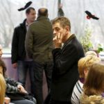 28.01.2016 Suchedniów. Sesja Rady Miasta w w Suchedniowskim Ośrodku Kultury „Kuźnica”. Rodzice po przegłosowaniu przekształcenia szkół podstawowych w mieście Suchedniów w jedną szkołę podstawową. / Jarosław Kubalski / Radio Kielce