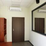 29.01.2016 Jędrzejów. Otwarcie nowego budynku prokuratury rejonowej przy ulicy Marszałka Piłsudskiego. Pokój przesłuchań z weneckim lustrem. / Jarosław Kubalski / Radio Kielce