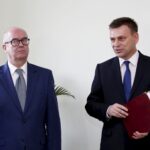 29.01.2016 Jędrzejów. Otwarcie nowego budynku prokuratury rejonowej przy ulicy Marszałka Piłsudskiego. Prokurator generalny Andrzej Seremet i okręgowy Paweł Sokół. / Jarosław Kubalski / Radio Kielce