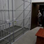 29.01.2016 Jędrzejów. Otwarcie nowego budynku prokuratury rejonowej przy ulicy Marszałka Piłsudskiego. Pokój zatrzymań. / Jarosław Kubalski / Radio Kielce