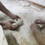 31.01.2016 Kielce. Piekarnia Piekiełko. Wypiek chleba. / Jarosław Kubalski / Radio Kielce