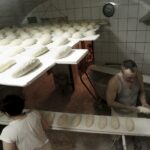 31.01.2016 Kielce. Piekarnia Piekiełko. Wypiek chleba. / Jarosław Kubalski / Radio Kielce