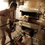 31.01.2016 Kielce. Piekarnia Piekiełko. Wypiek chleba. / Jarosław Kubalski / Radio Kielce