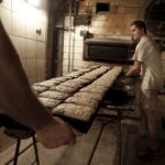 31.01.2016 Kielce. Piekarnia Piekiełko. Wypiek chleba. / Jarosław Kubalski / Radio Kielce