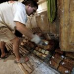 31.01.2016 Kielce. Piekarnia Piekiełko. Wypiek chleba. / Jarosław Kubalski / Radio Kielce