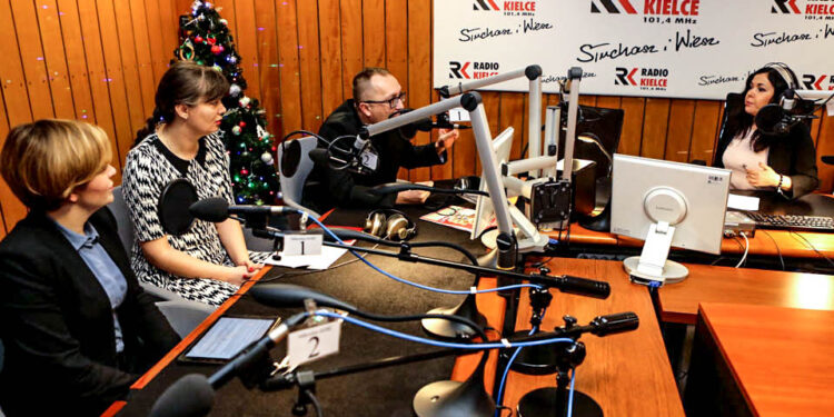 10.1.2016 Kielce. Studio Polityczne Radia Kielce. Anna Krupka, Magdalena Fogiel-Litwinek, Artur Gierada, Kazimierz Kotowski, Adam Cyrański / Wojciech Habdas / Radio Kielce