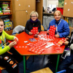 101.2016 Kielce. Uczniowie SP 8 włączyli się w zbiórkę pieniędzy dla WOŚP. / Wojciech Habdas / Radio Kielce