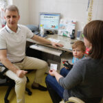 10.1.2016 Kielce. Wielka Orkiestra Świątecznej Pomocy grała dziś m.in. w Wojewódzkim Szpitalu Zespolonym w Kielcach. Zorganizowano tam "białą niedzielę", czyli bezpłatne badania specjalistyczne. / Wojciech Habdas / Radio Kielce