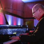 20.2.2015 Kielce. Studio Gram. Włodek Pawlik spotkał się ze słuchaczami Radia Kielce. / Wojciech Habdas / Radio Kielce