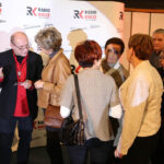 20.2.2015 Kielce. Studio Gram. Włodek Pawlik spotkał się ze słuchaczami Radia Kielce. Nasz gość długo po zakończeniu programu rozdawał autografy. / Wojciech Habdas / Radio Kielce