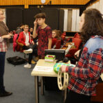 2015.12.15 Kielce. Finał drugiego dnia licytacji "Gwiazdki z nieba". W studiu Radia Kielce podopieczni Siemachy Kielce, i zespół #Cookie / Wojciech Habdas / Radio Kielce