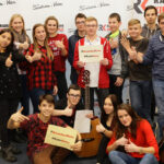 2015.12.15 Kielce. Finał drugiego dnia licytacji "Gwiazdki z nieba". W studiu Radia Kielce podopieczni Siemachy Kielce, i zespół #Cookie / Wojciech Habdas / Radio Kielce