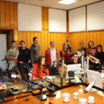 2015.12.15 Kielce. Finał drugiego dnia licytacji "Gwiazdki z nieba". W studiu Radia Kielce podopieczni Siemachy Kielce, i zespół #Cookie / Wojciech Habdas / Radio Kielce