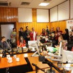 2015.12.15 Kielce. Finał drugiego dnia licytacji "Gwiazdki z nieba". W studiu Radia Kielce podopieczni Siemachy Kielce, i zespół #Cookie / Wojciech Habdas / Radio Kielce