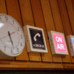 2015.12.15 Kielce. Finał drugiego dnia licytacji "Gwiazdki z nieba". W studiu Radia Kielce podopieczni Siemachy Kielce, i zespół #Cookie / Wojciech Habdas / Radio Kielce