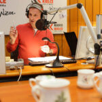 2015.12.15 Kielce. Finał drugiego dnia licytacji "Gwiazdki z nieba". W studiu Radia Kielce podopieczni Siemachy Kielce, i zespół #Cookie / Wojciech Habdas / Radio Kielce