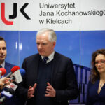 22.1.2016 Kielce. Wicepremier, minister nauki i szkolnictwa wyższego Jarosław Gowin odwiedził Kielce. N/z Michał Cieślak, Jarosław Gowin, Agata Wojtyszek, / Wojciech Habdas / Radio Kielce