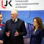 22.1.2016 Kielce. Wicepremier, minister nauki i szkolnictwa wyższego Jarosław Gowin odwiedził Kielce. N/z Michał Cieślak, Jarosław Gowin, Agata Wojtyszek, Jacek Semaniak / Wojciech Habdas / Radio Kielce