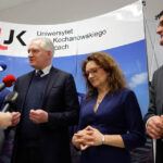 22.1.2016 Kielce. Wicepremier, minister nauki i szkolnictwa wyższego Jarosław Gowin odwiedził Kielce. N/z Michał Cieślak, Jarosław Gowin, Agata Wojtyszek, Jacek Semaniak / Wojciech Habdas / Radio Kielce