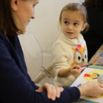 23.1.2016 Kielce. Warsztaty w Muzeum Narodowym. Dzieci zdobiły porcelanowe filiżanki dla babci i dziadka. / Radio Kielce