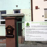 30.12.2015 Kielce. Starowapiennikowa ma problem z młodszą siostrą. Znajdujące się przy niej budynki, raz mają tabliczki z nazwą ulicy Starowapiennikowa, innym razem Wapiennikowa. Okręgowa stacja chemiczno-rolnicza / Wojciech Habdas / Radio Kielce