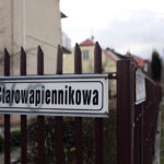 30.12.2015 Kielce. Starowapiennikowa ma problem z młodszą siostrą. Znajdujące się przy niej budynki, raz mają tabliczki z nazwą ulicy Starowapiennikowa, innym razem Wapiennikowa. / Wojciech Habdas / Radio Kielce