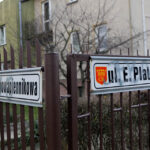 30.12.2015 Kielce. Starowapiennikowa ma problem z młodszą siostrą. Znajdujące się przy niej budynki, raz mają tabliczki z nazwą ulicy Starowapiennikowa, innym razem Wapiennikowa. / Wojciech Habdas / Radio Kielce