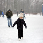 24.1.2016 Kielce. Tłoczno na lodowisku przy ul. Szczecińskiej / Wojciech Habdas / Radio Kielce