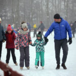 24.1.2016 Kielce. Tłoczno na lodowisku przy ul. Szczecińskiej / Wojciech Habdas / Radio Kielce
