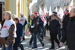 9.3.2015 Kielce. Protest "Solidarności" przed biurami poselskimi PO i PSL / Wojciech Habdas / Radio Kielce