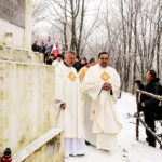 24.1.2016 Kielce. Karczówka. Pod pomnik powstańców styczniowych 1863 roku, odbył się Apel Pamięci, oddana została salwa honorowa. / Wojciech Habdas / Radio Kielce