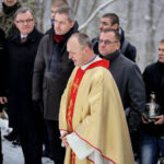 24.1.2016 Kielce. Karczówka. Pod pomnik powstańców styczniowych 1863 roku, odbył się Apel Pamięci, oddana została salwa honorowa. / Wojciech Habdas / Radio Kielce