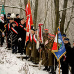 24.1.2016 Kielce. Karczówka. Pod pomnik powstańców styczniowych 1863 roku, odbył się Apel Pamięci, oddana została salwa honorowa. / Wojciech Habdas / Radio Kielce