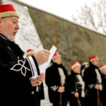 24.1.2016 Kielce. Karczówka. Pod pomnik powstańców styczniowych 1863 roku, odbył się Apel Pamięci, oddana została salwa honorowa. / Wojciech Habdas / Radio Kielce
