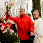 24.1.2016 Kielce. Karczówka. Pod pomnik powstańców styczniowych 1863 roku, odbył się Apel Pamięci, oddana została salwa honorowa. / Wojciech Habdas / Radio Kielce