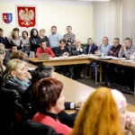 25.1.2016 Suchedniów. Spotkanie w Urzędzie Miasta i Gminy Suchedniów dotyczące planowanej reformy szkolnictwa. / Wojciech Habdas / Radio Kielce