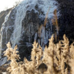 4.1.2016 Kielce. Alpiniści zrobili skałkach rezerwatu Kadzielnia lodospad. / Wojciech Habdas / Radio Kielce