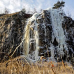 4.1.2016 Kielce. Alpiniści zrobili skałkach rezerwatu Kadzielnia lodospad. / Wojciech Habdas / Radio Kielce