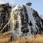 4.1.2016 Kielce. Alpiniści zrobili skałkach rezerwatu Kadzielnia lodospad. / Wojciech Habdas / Radio Kielce