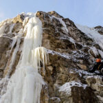 4.1.2016 Kielce. Alpiniści zrobili skałkach rezerwatu Kadzielnia lodospad. / Wojciech Habdas / Radio Kielce
